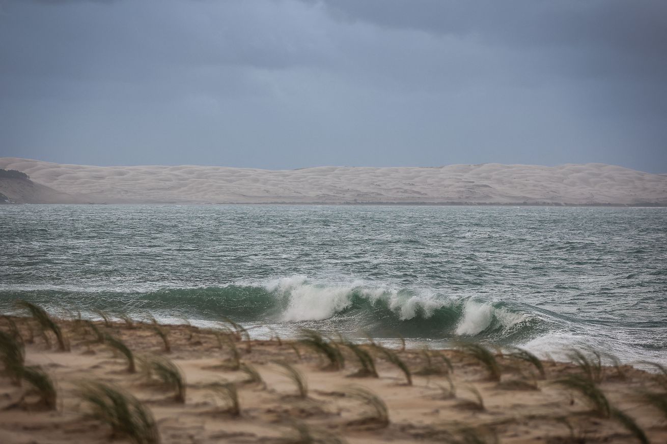 TOPSHOT-FRANCE-WEATHER-STORM-CIARAN