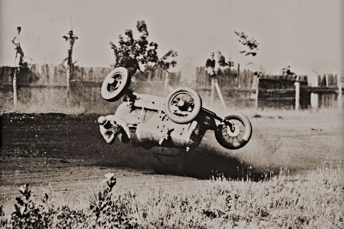 Crash at the Memorial Day Race. Hohokus. USA. Photograph arouen 1930 (Photo by Austrian Archives (S)/Imagno/Getty Images)