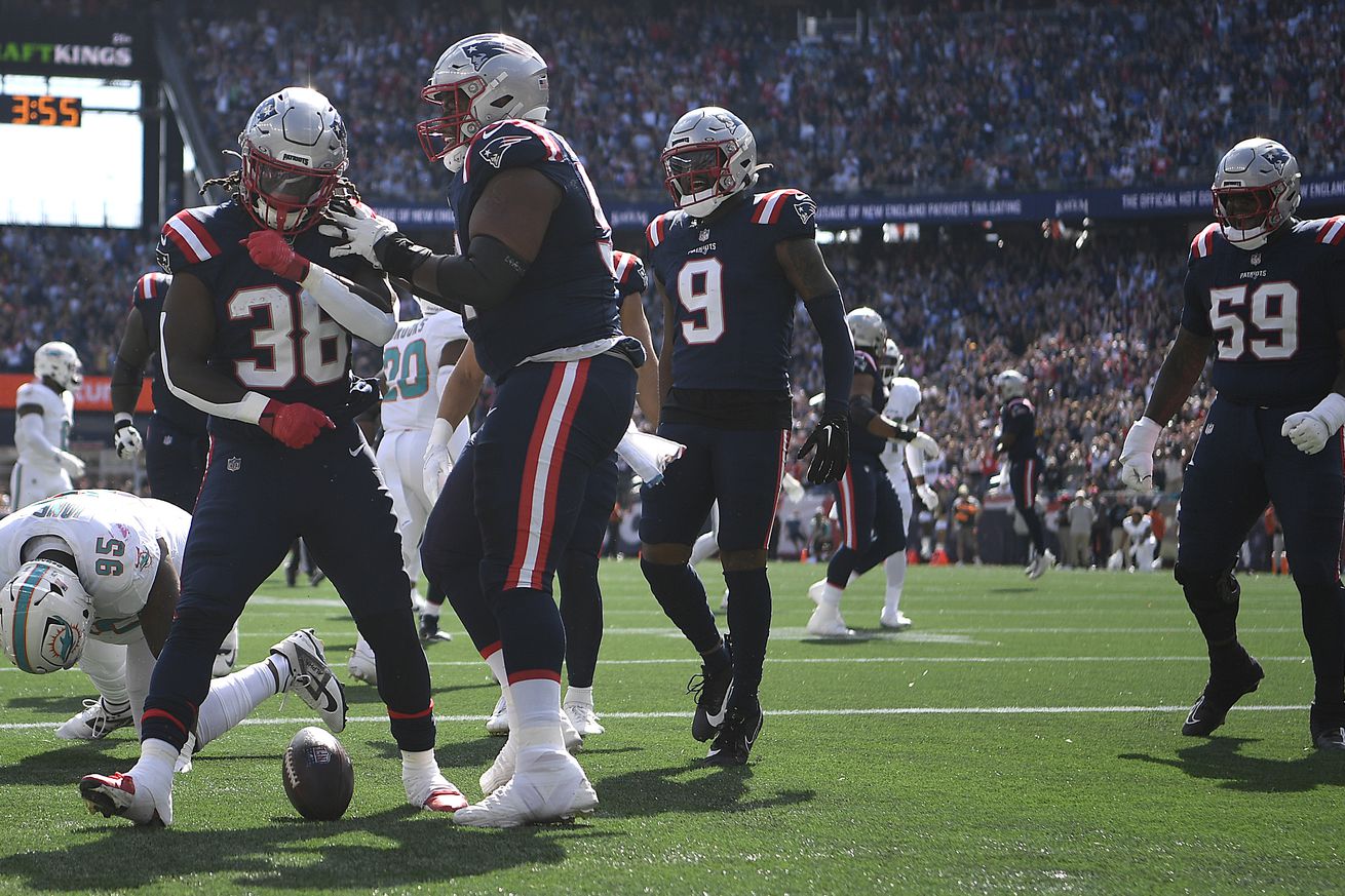 Miami Dolphins v New England Patriots