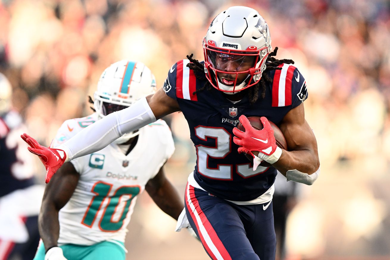 NFL: Miami Dolphins at New England Patriots