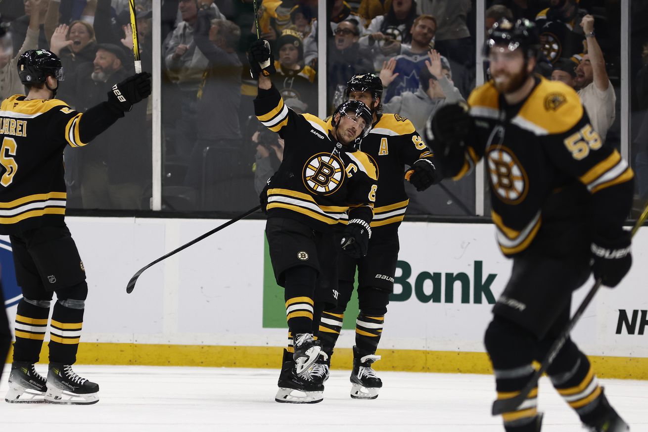 NHL: Toronto Maple Leafs at Boston Bruins