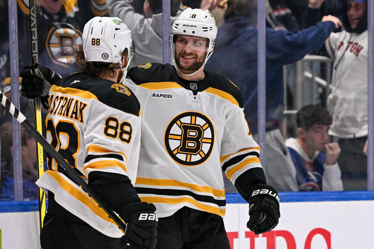 NHL: Boston Bruins at New York Islanders