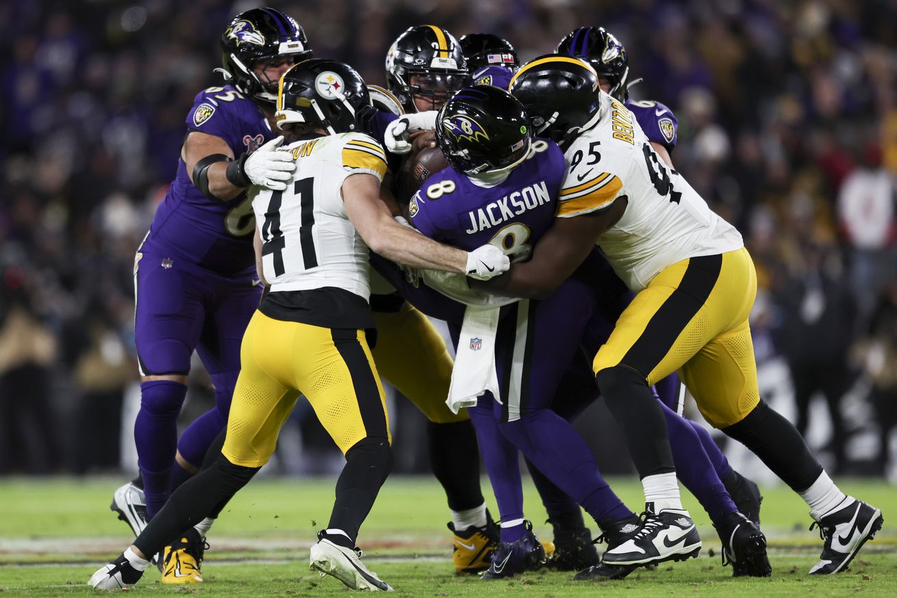 Pittsburgh Steelers v Baltimore Ravens